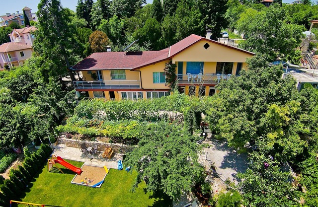 Villa Sequoia amidst Eco Park "Golden Sands" and 500m from endless beaches