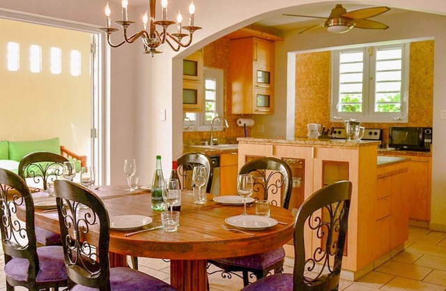 Villa Serena - Three Bedroom House, Sleeps 8
