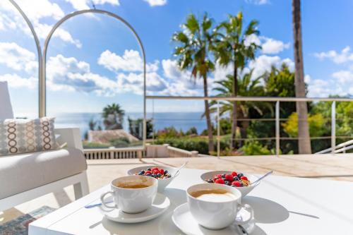 Villa Shangri-La, sea view, pool and panoramic view