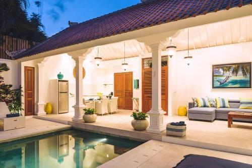 Villa Sintra - 2 BR luxury in tranquil location, walk to beach