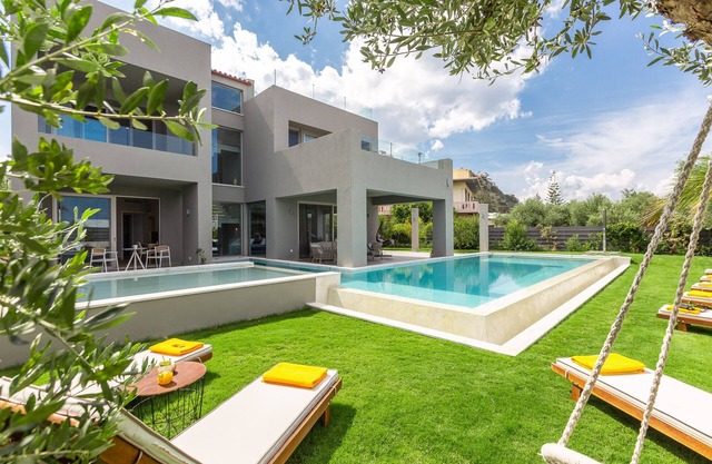Villa Sissy, Luxury, private heated pool, 200m from the beach