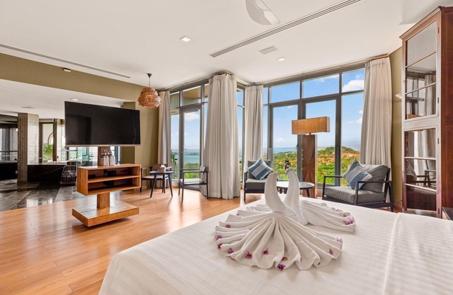 Villa Skyfall - 6 Bedroom Villa with Expansive Seaview and Private Theatre