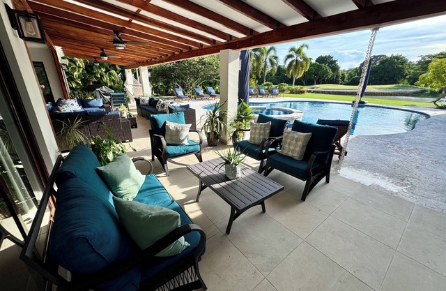 Villa Solara 4 - Luxury 4 Bedroom Private Pool & Jacuzzi - Golf & Lake View
