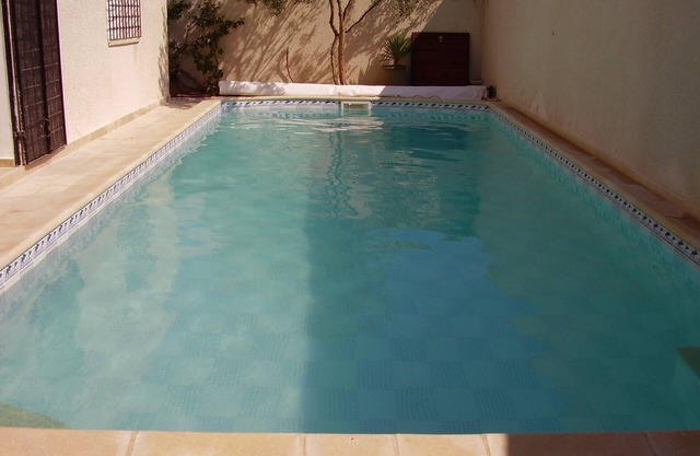 Villa + studio with pool, beachfront, 12 people, 35 kilometers from Tunis