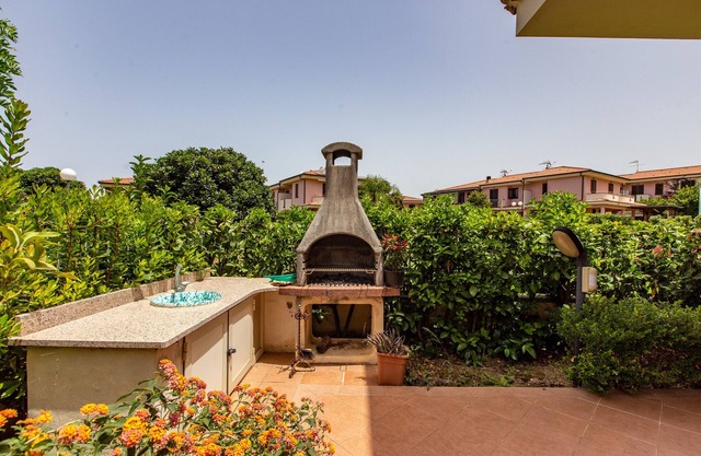 Villa 'Sul Mare' with Sea View, Shared Pool and Wi-Fi