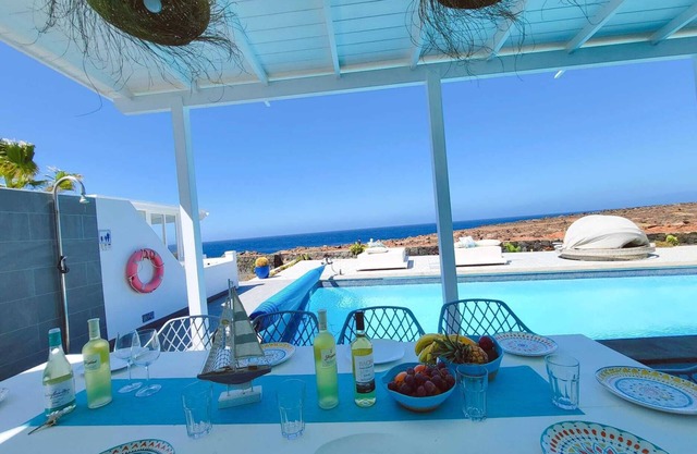 Villa Sunset Paradise with panoramic sea view, first line, opticfibre