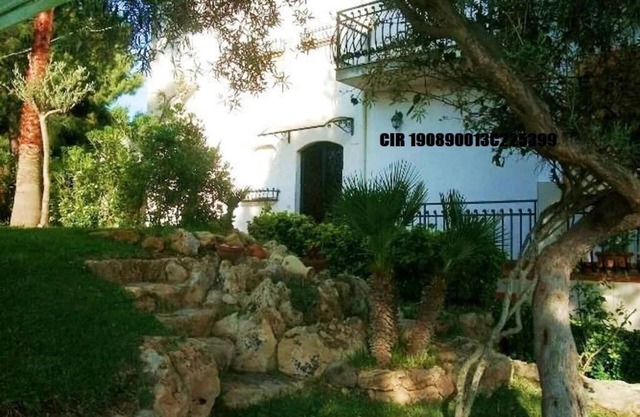 Villa surrounded by a beautiful park, air-conditioned, dishwasher, 2 verandas