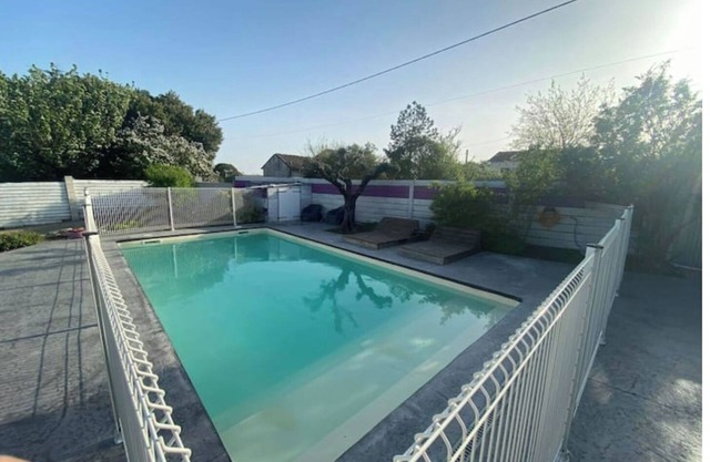 villa, swimming pool and jacuzzi for 10 people