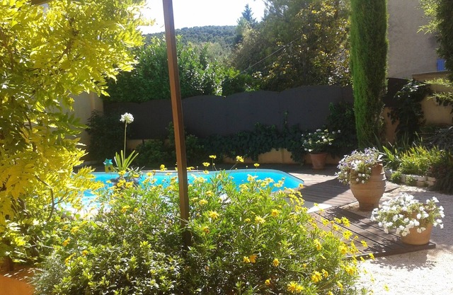 VILLA SWIMMING POOL 15 MN D'AIX EN PROVENCE PROCHE MER LUBERON ALPILLES CAMARGUE