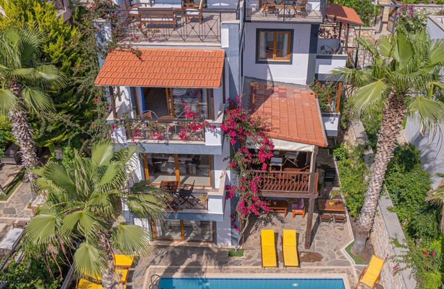 Villa Tara With Private Pool And Sea Views Close to Beach & Shops
