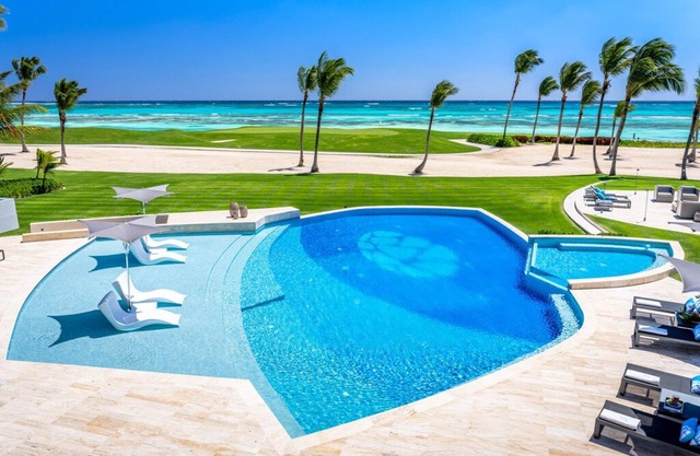 Villa Tartaruga - Ocean-front villa with unique amenities and full service staff
