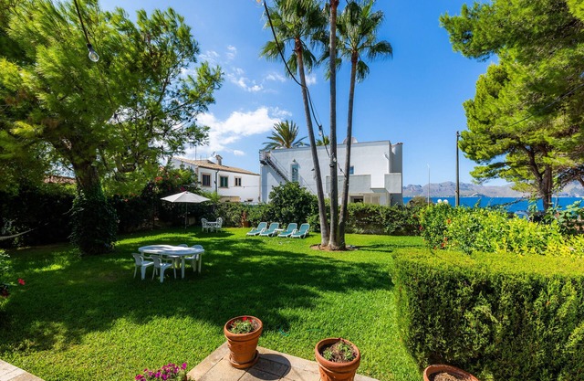 Villa "Tita" with Sea View, Private Garden & Wi-Fi