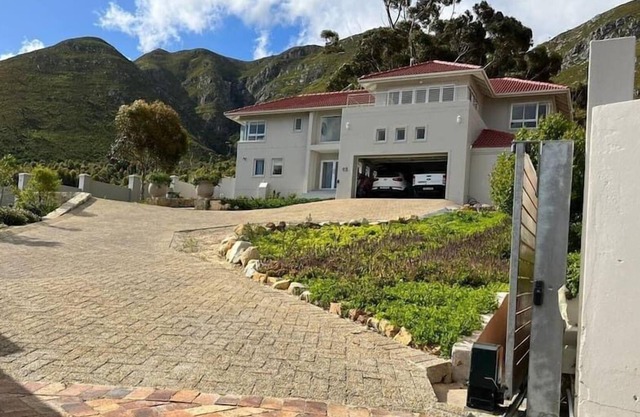 Villa Toledo · largest playground in Hermanus!