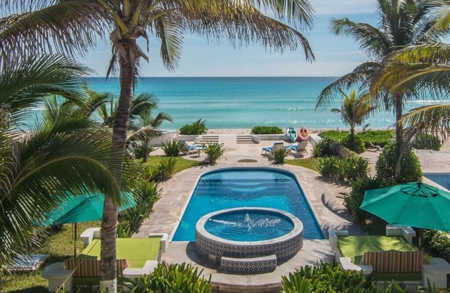Villa Tortuga, Secluded Beach Front Condo w/Private Pool + Jacuzzi!