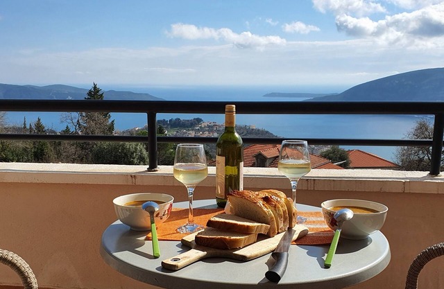 Villa Tre Tri, Eine Ganze Villa mit Privat Pool und Tollem Meeresblick