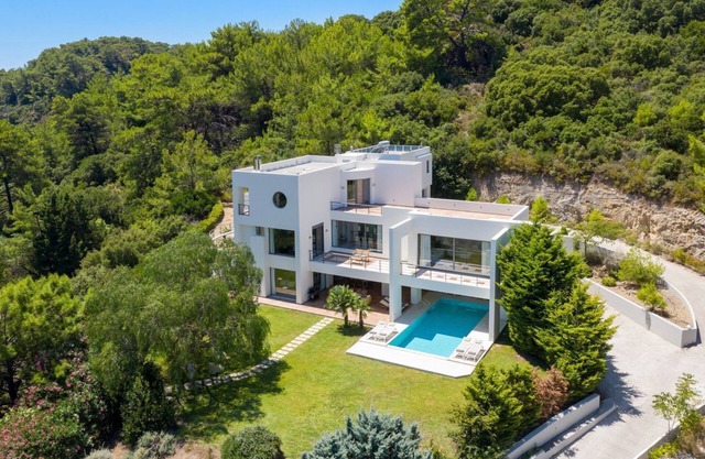 Villa Trianta - Four Bedroom Villa, Sleeps 10