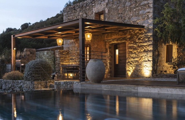 Villa U Laziu, former stone sheepfold converted into a dwelling
