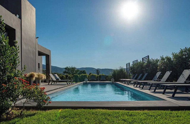 Villa Vega Heated* pool, next to nature!