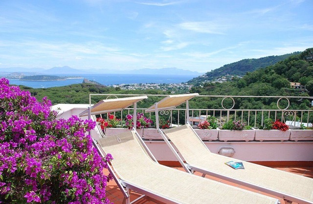 Villa Venturina B: A bright and sunny independent house which faces the sun and the sea, with Free WI-FI.