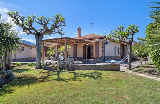 Villa "Villamorus 1" with Garden & Wi-Fi