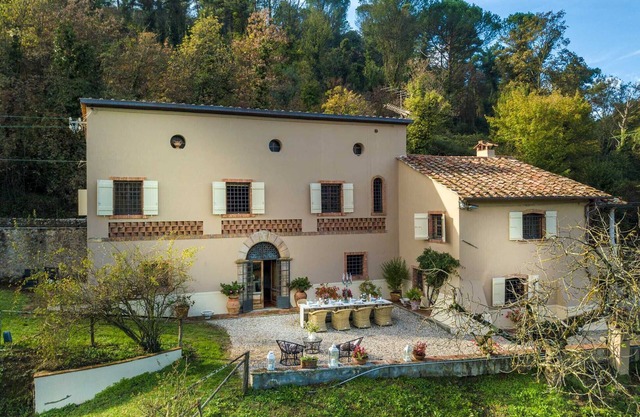 VILLA VIOLA - Residenze Seicento - An historic Villa with Garden close to Lucca with Air Conditioning