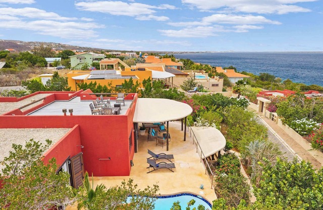 Villa Vista Blue with sea views and a tropical garden with private pool and clos