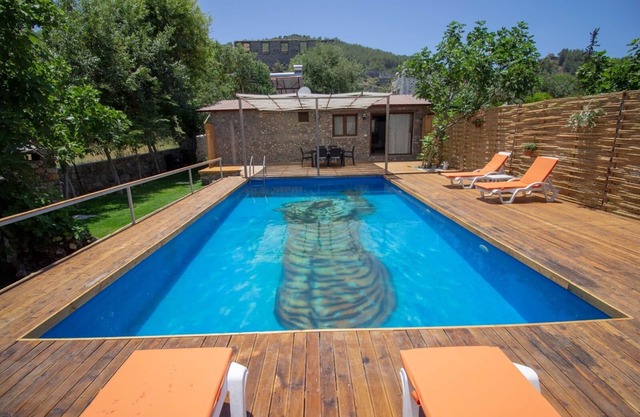 VILLA VITA, 2 Bedroom cottage with private pool in the hearth of Kayakoy