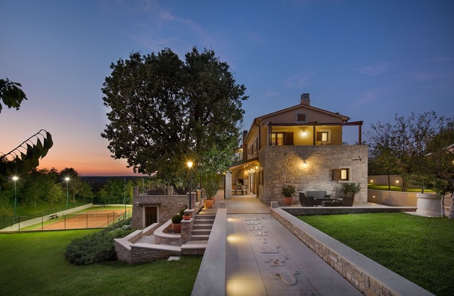 Villa Vlastelini I near Labin with large garden for families