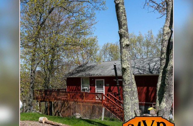 Villa With A View: View of Tioga-Hammond Lake