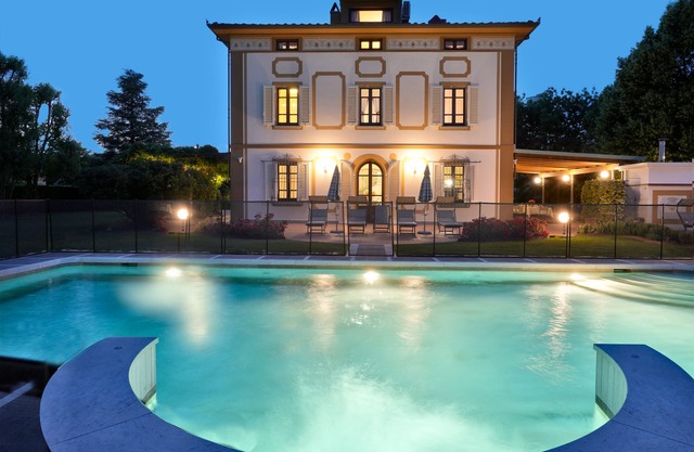 Villa with concierge services, private and heated pool and gourmet activities
