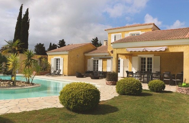 Villa with exceptional pool, 15 people