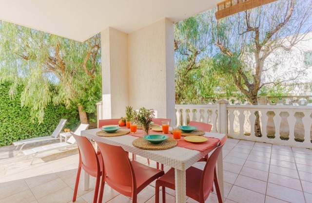 Villa with fenced garden - 250 m from beaches - parking space