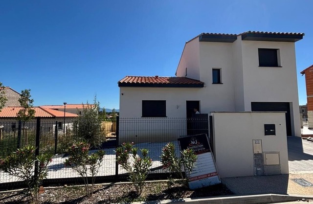 Villa with swimming pool