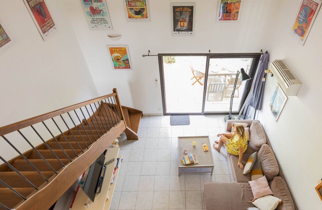 VILLA with garden and beach view (300m from the beach)