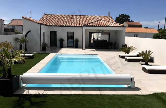 Villa with heated pool, terrace, garden, town center 300m, beach 600m