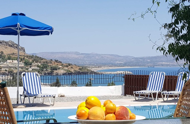 Villa with own pool, beautiful sea views, 2 minutes walk to beach