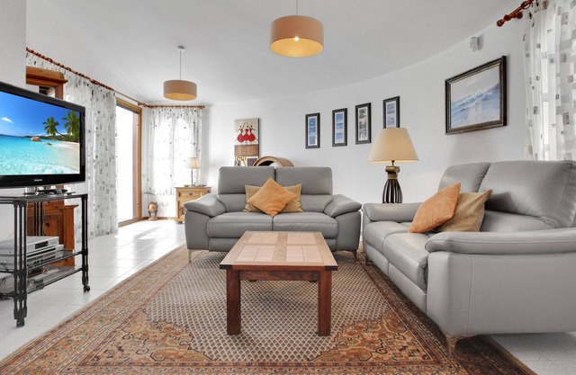 Villa with pool overlooking the Atlantic Ocean and Parque Holandes.