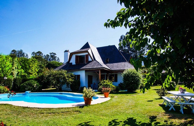Villa with pool and garden of 200 meters