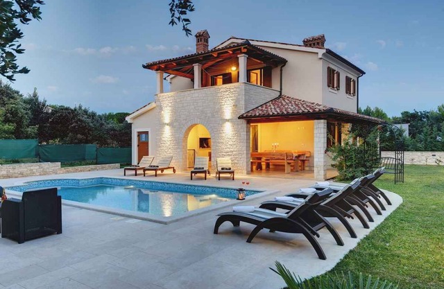 Villa with pool and sun terrace