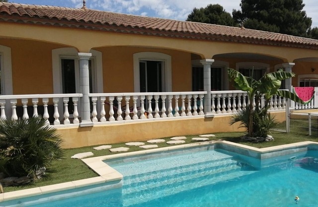 Villa with pool near the sea