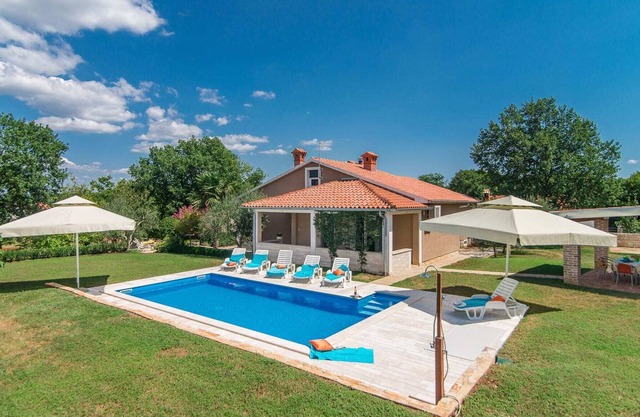 Villa with private pool, large garden and BBQ in quiet village