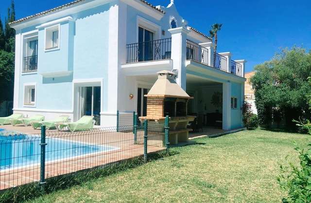 Villa with private infinity pool close to Port