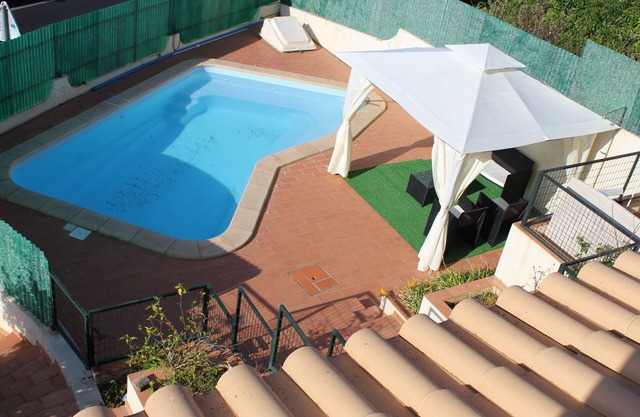 Villa with Private Pool, Pool Table. 7 Beds- 5 double 2 single, sleeps 10