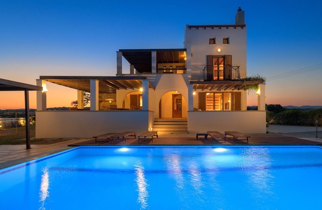 Villa With Private Pool, Garden, Breathtaking Sea View And Beach.