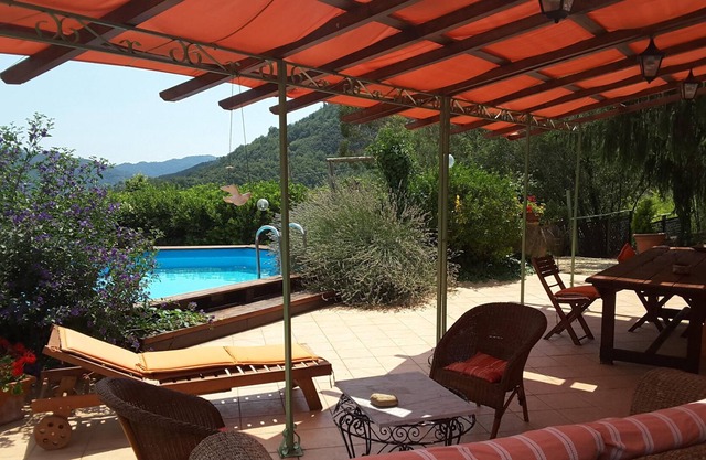 Villa with private pool, surrounded by nature, a few km from the sea