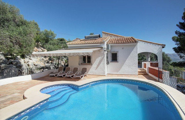 Villa with private pool, terrace and porch overlooking the sea.