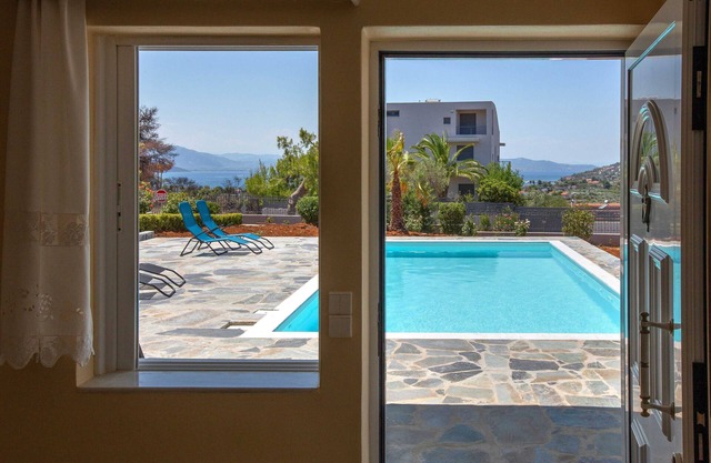 Villa with Private S.Pool-Theologos by GHH