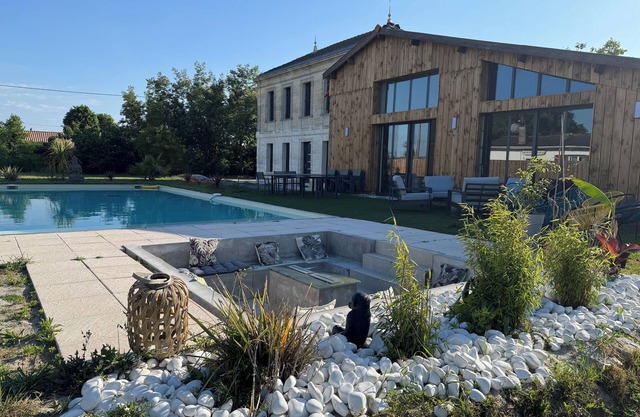 Villa with swimming pool and large garden - 15 min from Bordeaux
