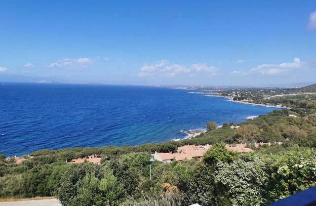 Villa with swimming pool and beautiful sea view