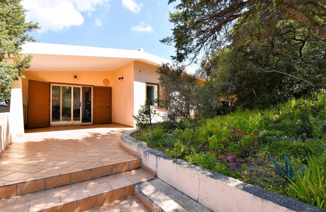 villa with sea view in residence (Rena Majore)